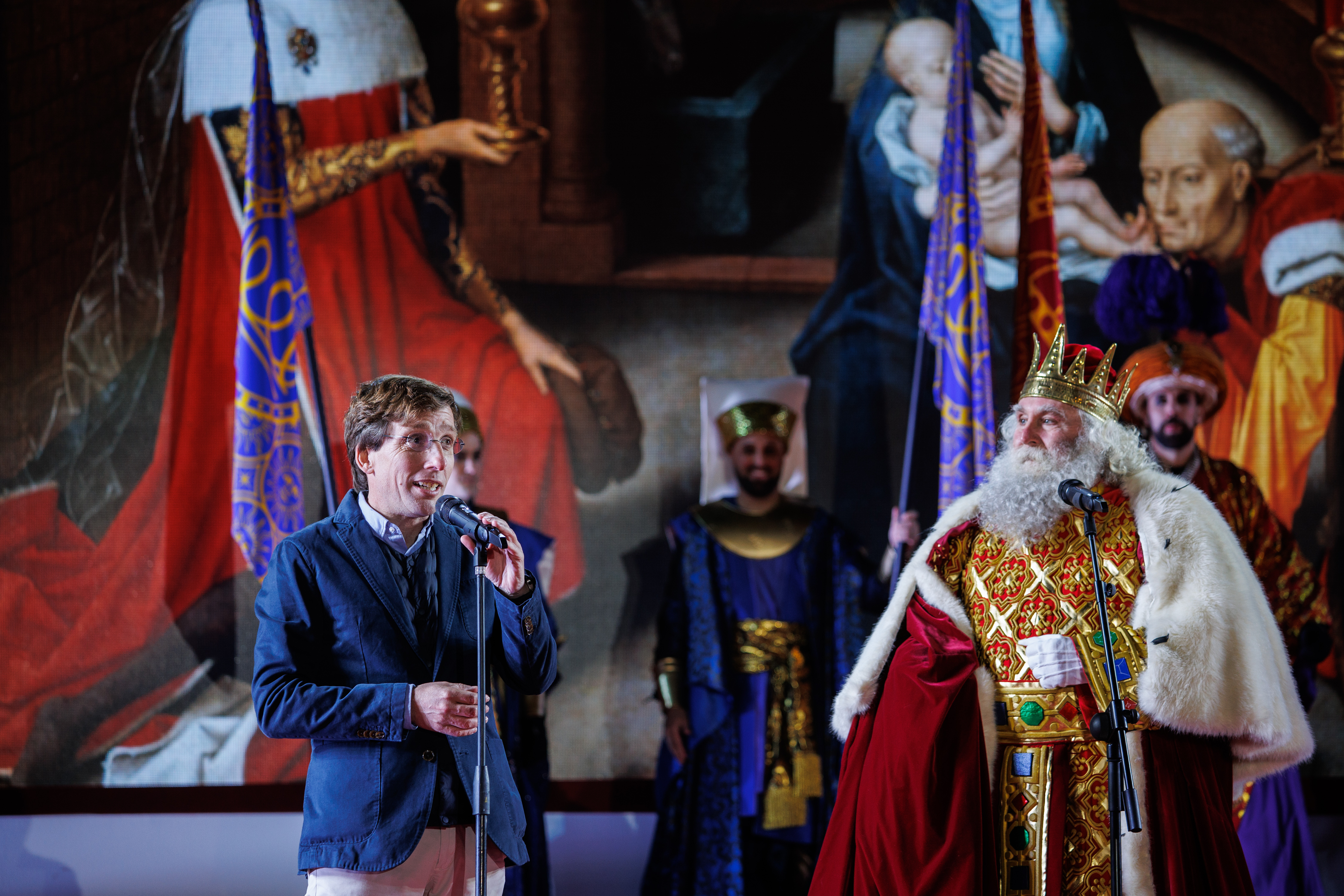 El alcalde de Madrid, José Luis Martínez Almeida, con los Reyes Magos