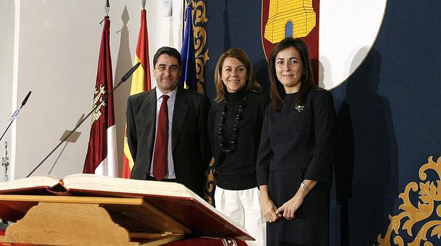 María Seguí tomando posesión como directora general de Salud de CLM, en compañía de Cospedal y el consejero de Sanidad, José Ignacio Echániz. 
