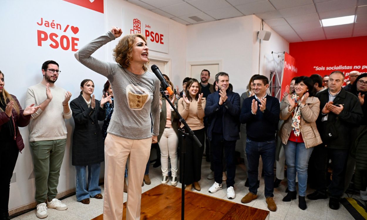 La precandidata a las primarias a la secretaria General del PSOE de Andalucía, María Jesús Montero, mantiene un encuentro con militantes del PSOE de la agrupación de Jaén capital. EP