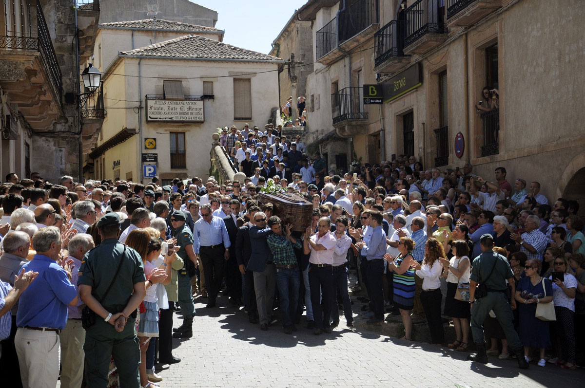Imagen del funeral de Víctor Barrio en su localidad natal de Sepúlveda (Segovia).