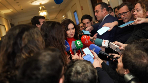 La presidenta de la Comunidad de Madrid, Isabel Díaz Ayuso, durante el desayuno informativo de Alberto Núñez Feijóo. (3)