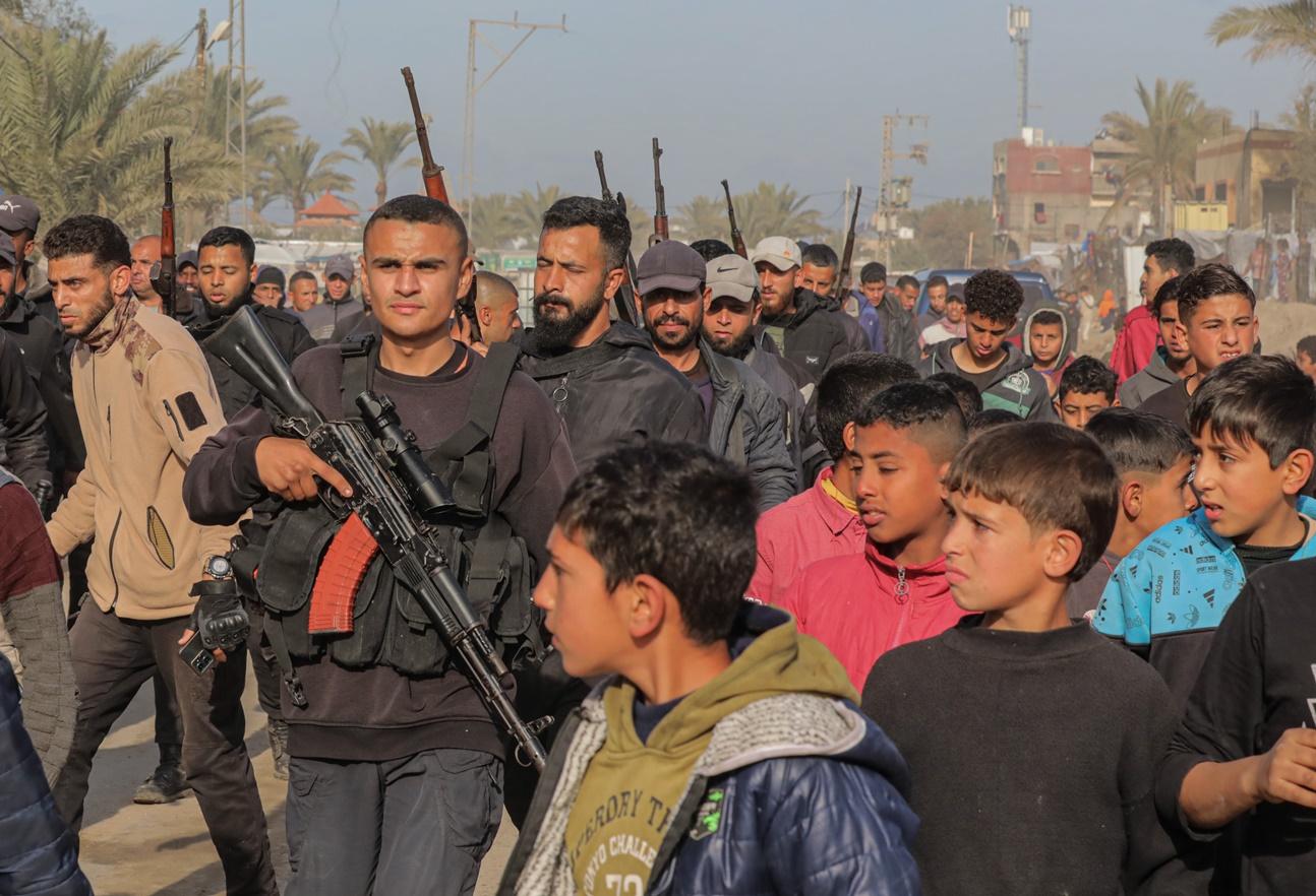 Miembros de Hamás en Gaza en el primer día del alto el fuego