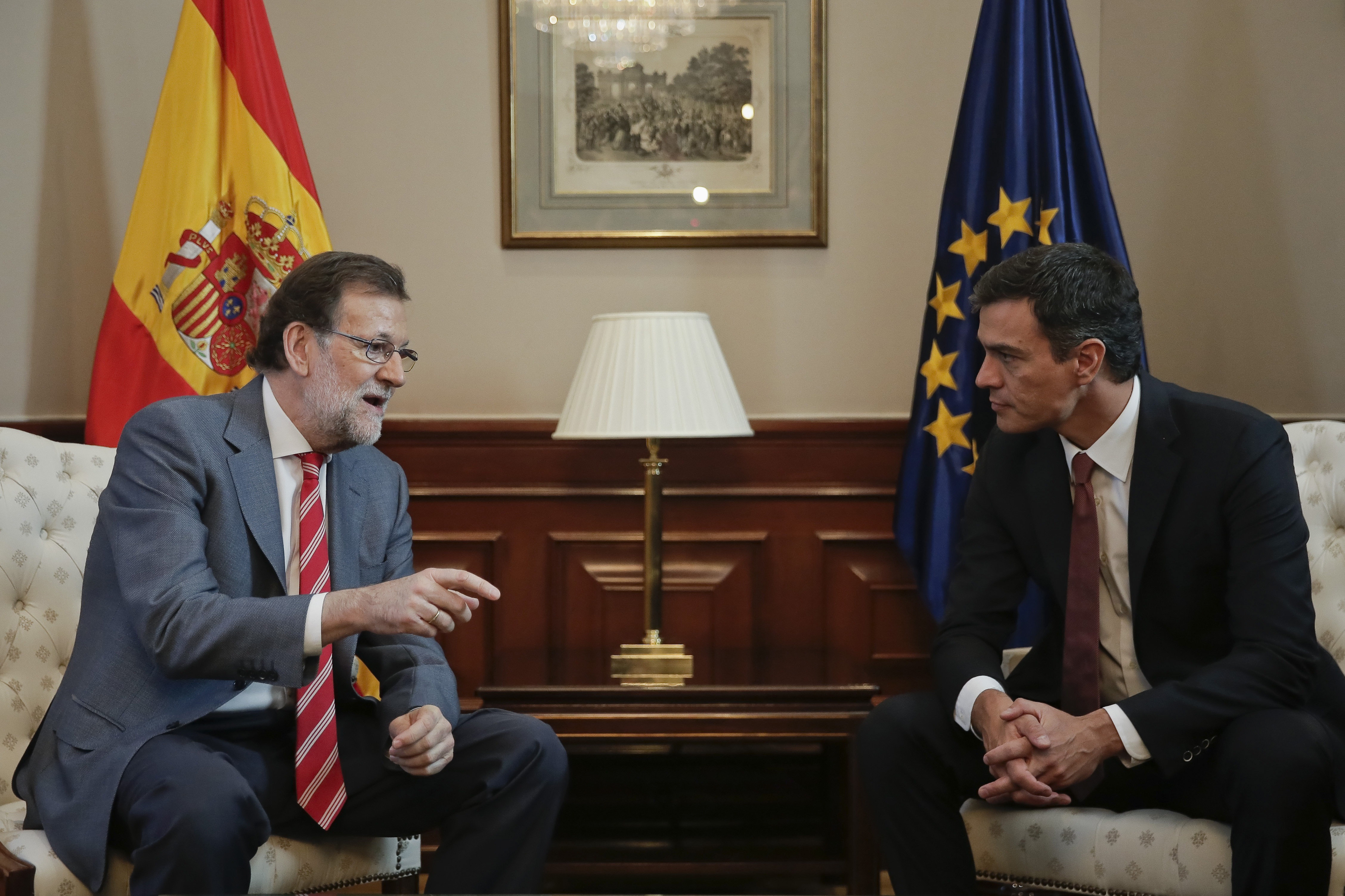Mariano Rajoy y Pedro Sánchez reunidos durante la ronda de contactos tras el 26J