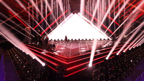 Escenario del Benidorm Fest 2025, iluminado. RTVE