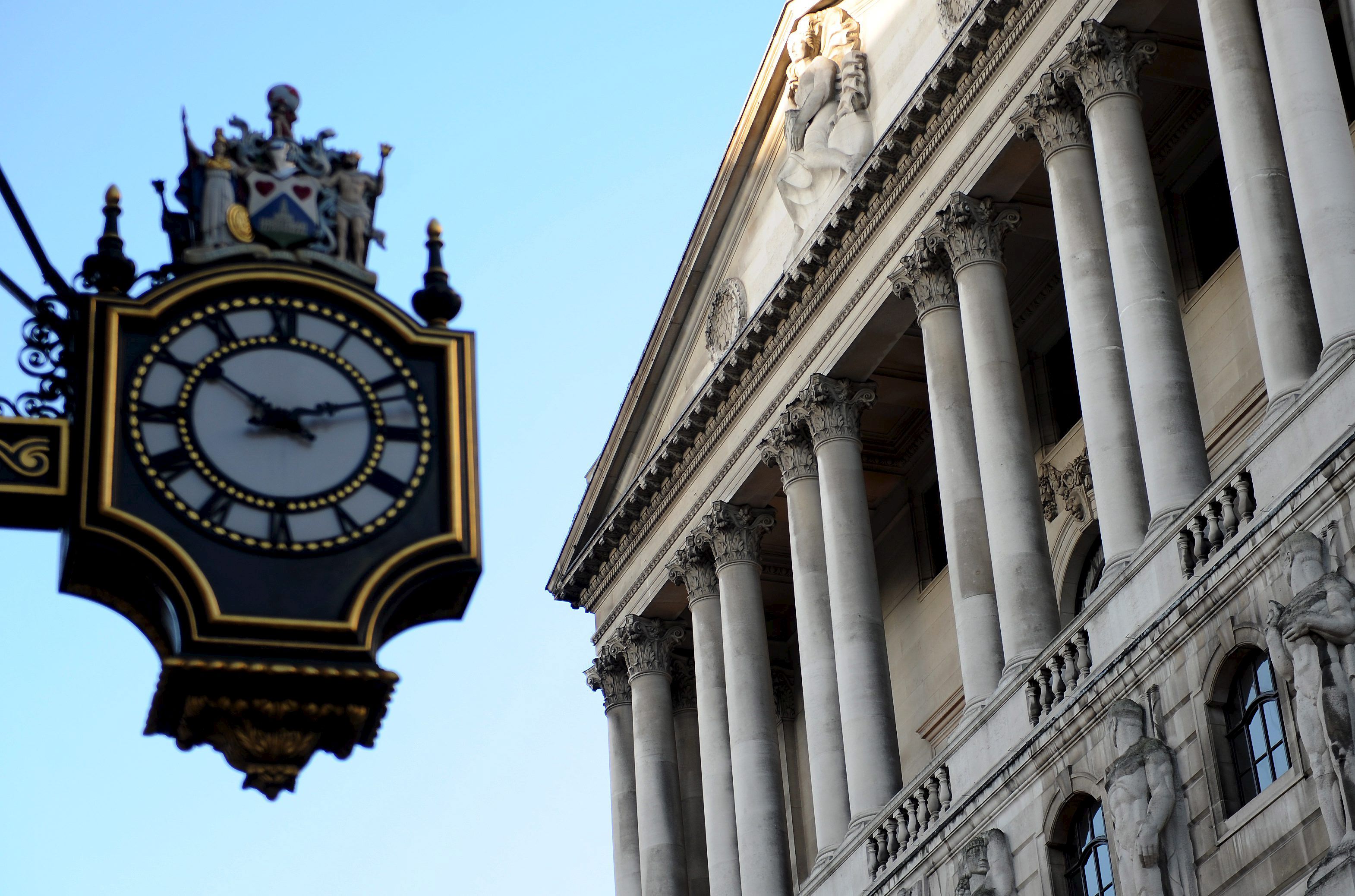 El Banco de Inglaterra sube los tipos en 0,75 puntos, hasta el 3%, su nivel más alto desde hace 14 años, en 2008