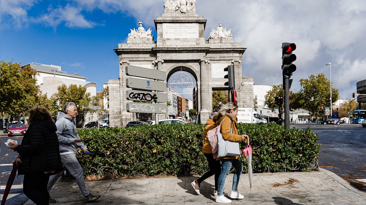 El Retiro y otros ocho parques de Madrid, cerrados este lunes por la previsión de fuertes vientos. EP