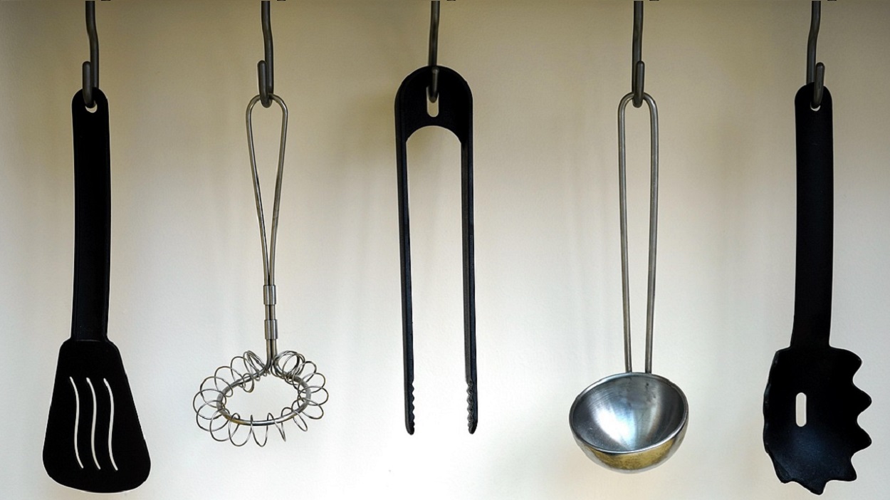 ¿Es peligroso usar utensilios de cocina de color negro? El estudio que da la solución. Pixabay