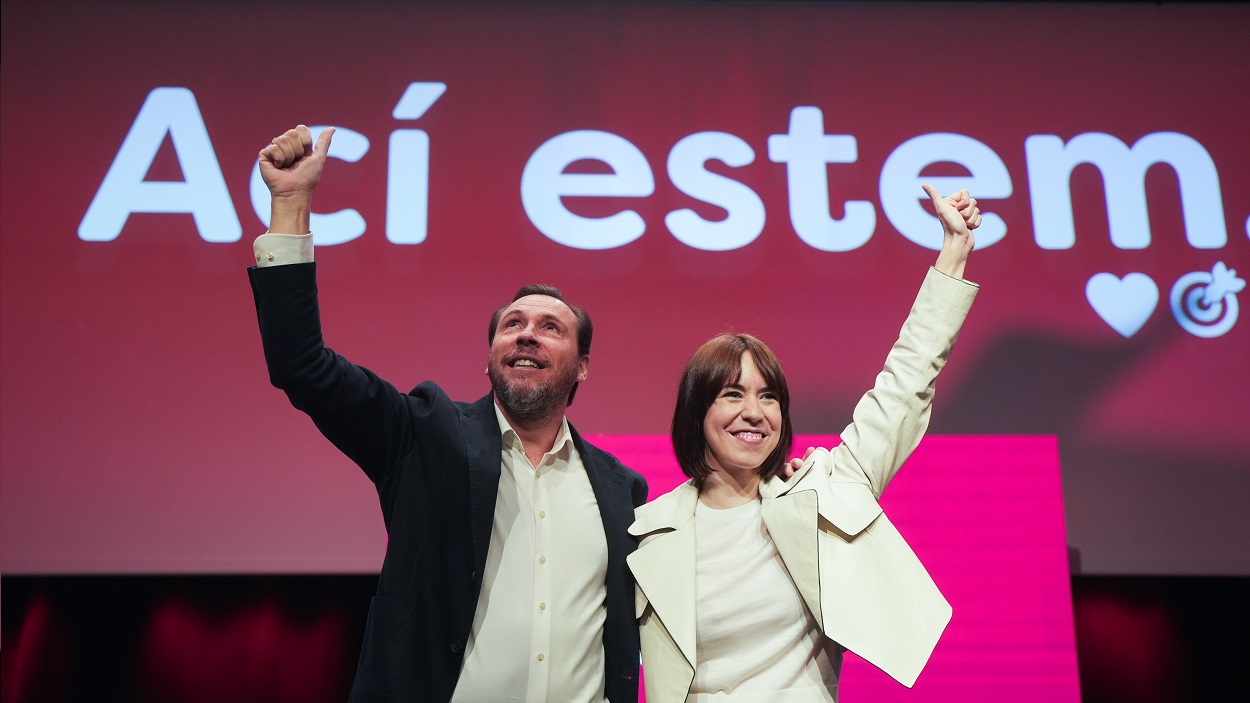 La secretaria general del PSPV-PSOE y ministra de Ciencia, Innovación y Universidades, Diana Morant, y el ministro de Transportes y Movilidad Sostenible, Óscar Puente. EP