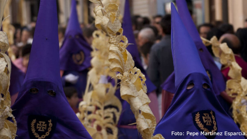Nazarenos en la Semana Santa de Hellín (Foto de Pepe Martínez Esparcía. Ayuntamiento de Hellín)