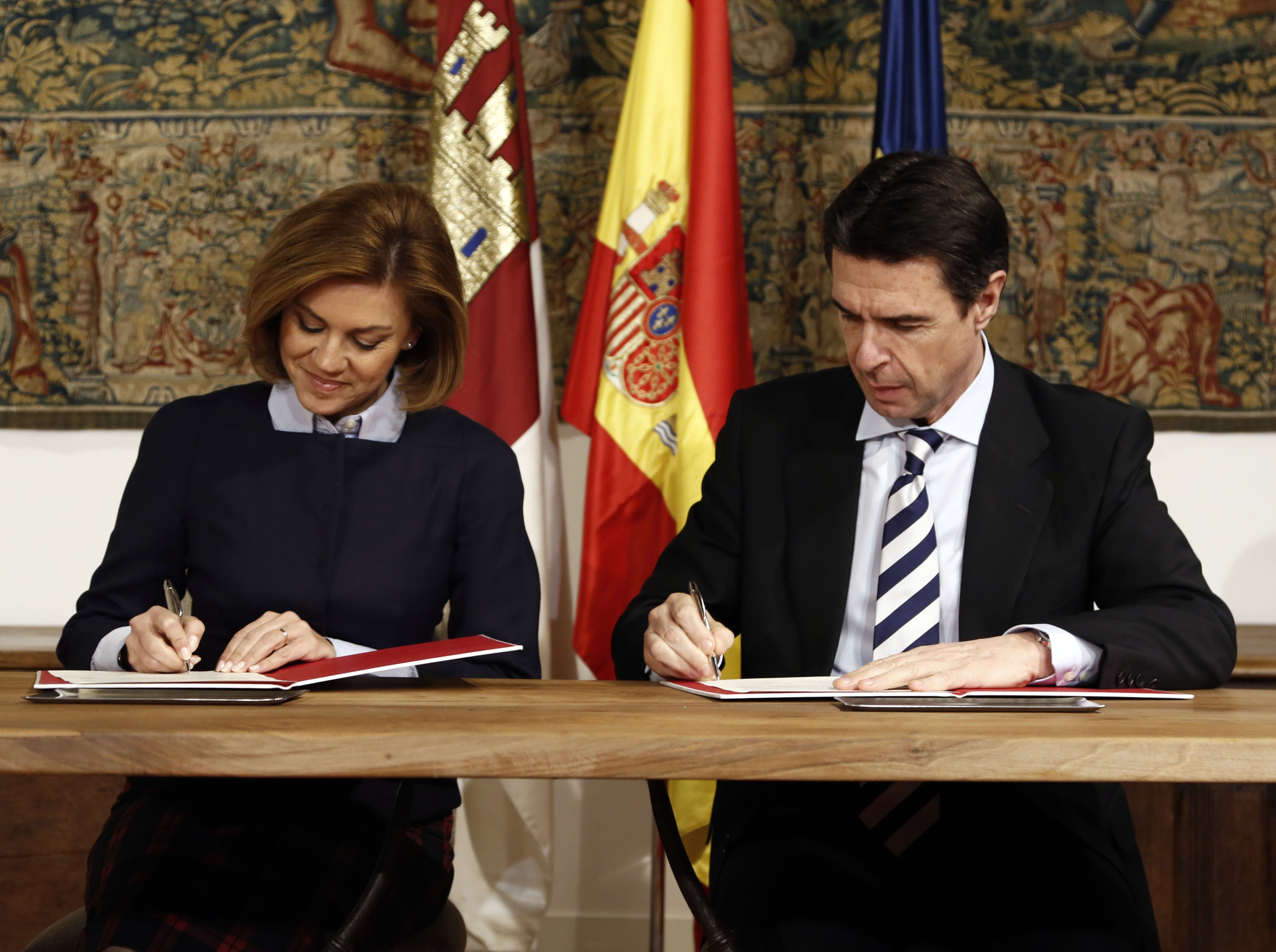 María Dolores de Cospedal y el exministro de Industria, José Manuel Soria.