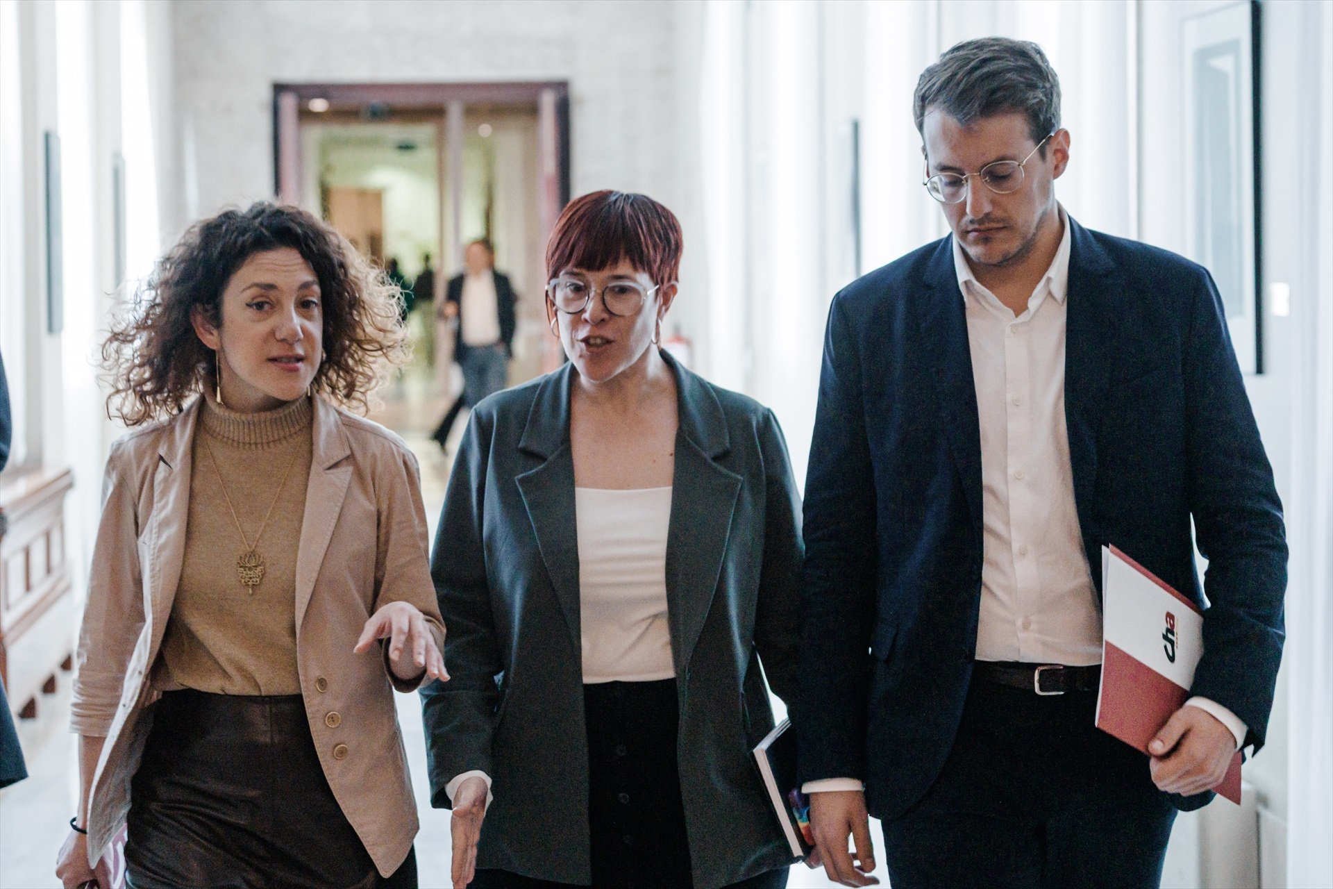 Los diputados de Sumar Aina Vidal, Àgueda Micó y Jorge Pueyo, llegan a una reunión de la Junta de Portavoces, en el Congreso de los Diputados, a 11 de febrero de 2025, en Madrid (España), Europa Press.