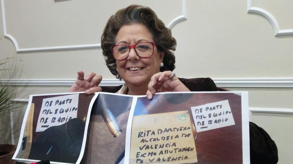 Rita Barberá recibe un sobre con una bala