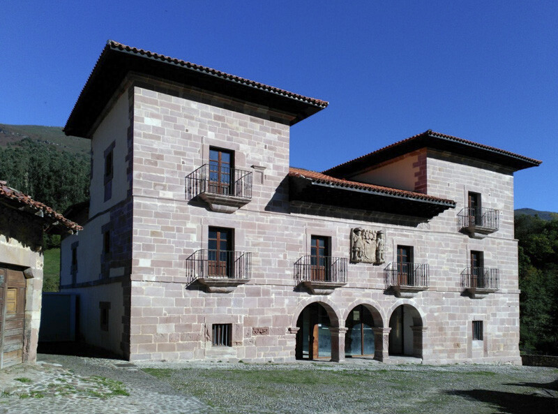 Palacio de los Díaz Cossio y Mier en Carmona (Foto: Turismo de Cantabria)