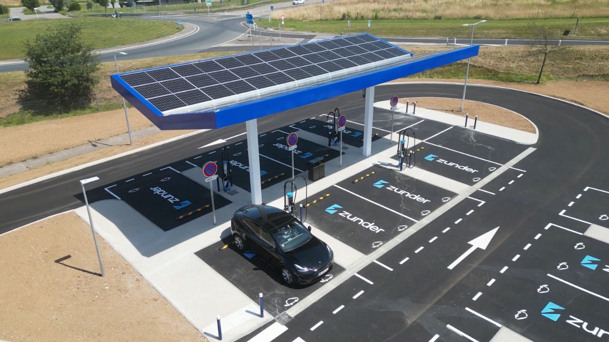 La empresa palentina Zunder recibió el Premio Nacional Pyme del Año 2023, que otorga Banco Santander en colaboración con la Cámara de España