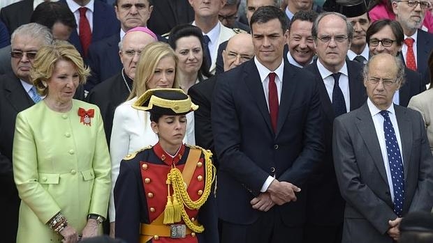 Esperanza Aguirre y Pedro Sánchez en los actos del 2 de mayo. 