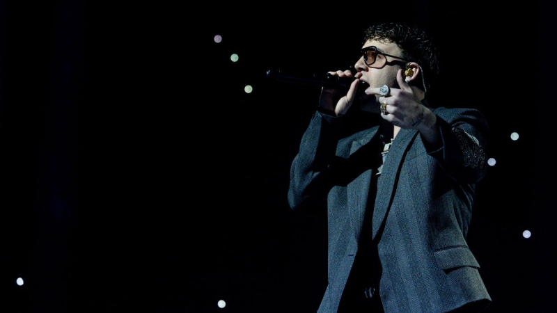 El cantante Quevedo, durante su concierto, en el Movistar Arena, a 17 de febrero de 2025, en Madrid (España)