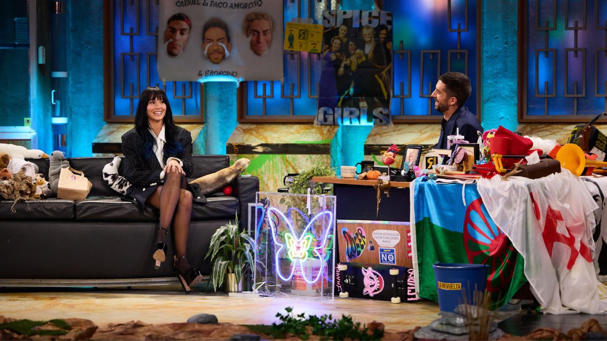 Aitana y David Broncano en 'La Revuelta'. TVE