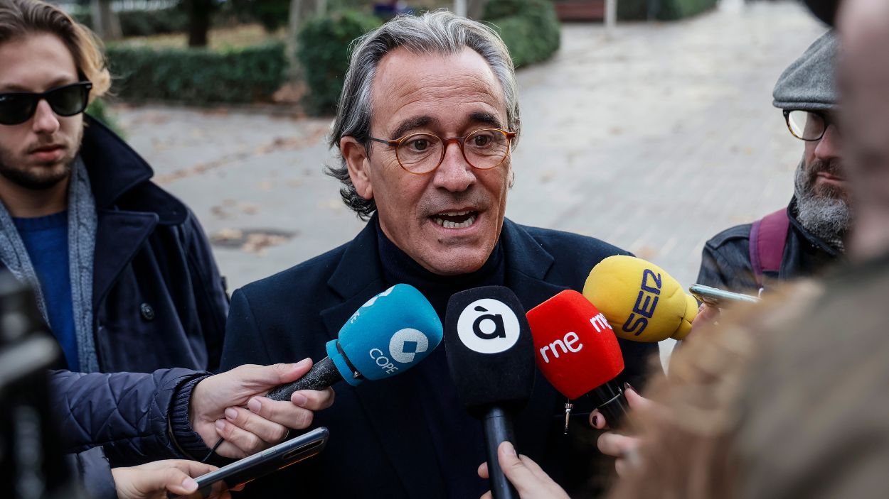 El exalcalde de Gandía entre los años 2011 y 2015, Arturo Torró, ofrece declaraciones a los medios a su llegada a un juicio a la Audiencia de Valencia en 2022. EP/Archivo.. EP. 