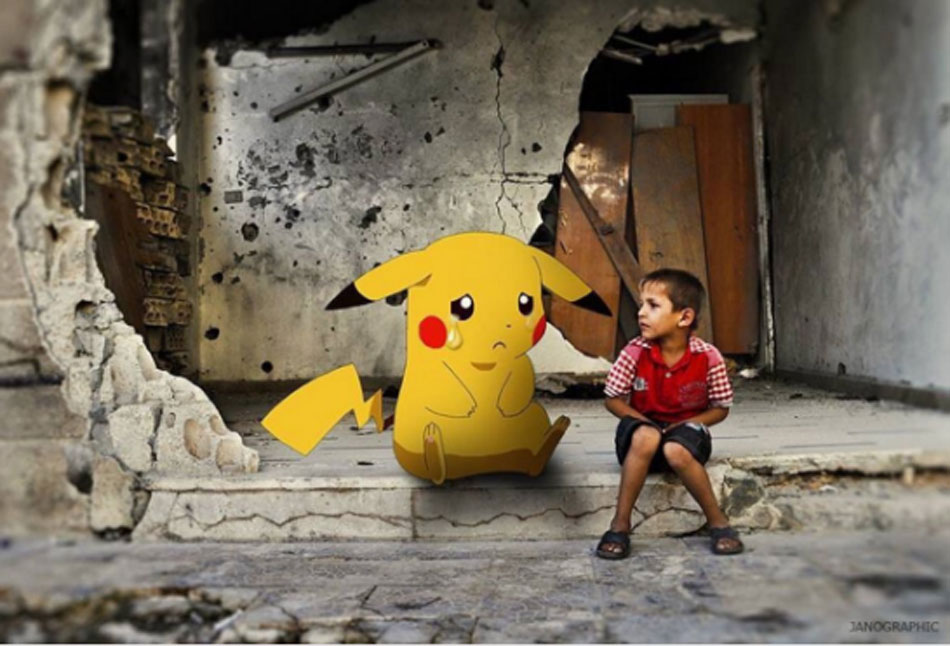 Niño sirio al lado de un pokemon