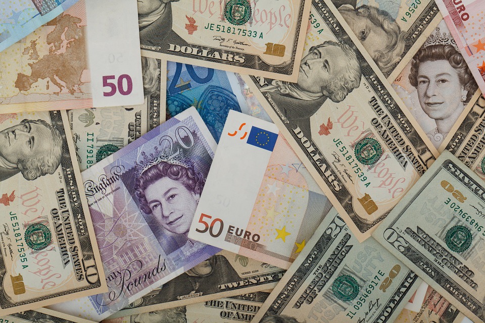 Euros, dólares y libras, las divisas más utilizadas.