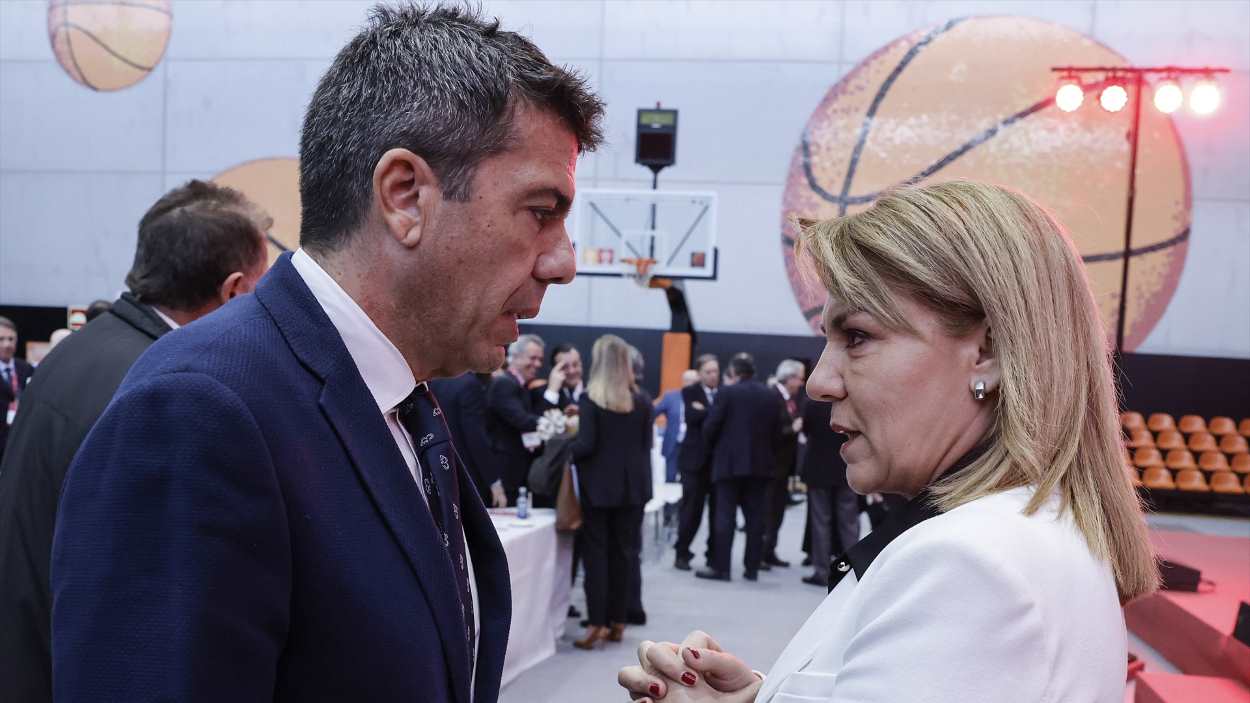 El presidente de la Generalitat Valenciana, Carlos Mazón, y la vicepresidenta primera y consellera de Servicios Sociales, Igualdad y Vivienda, Susana Camarero, Valencia (España), EuropaPress