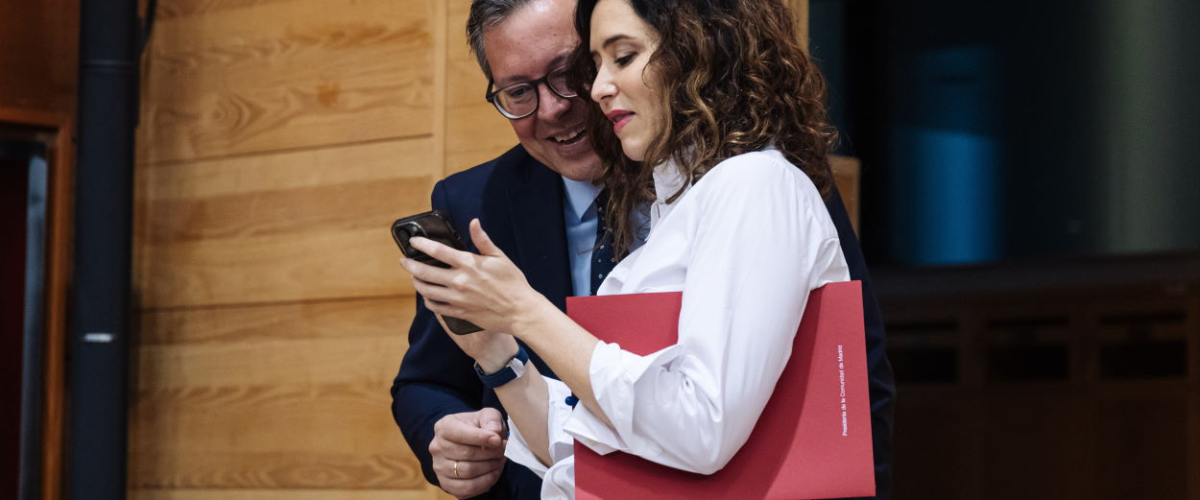 Alfonso Serrano cobra a Almeida el salario de su jefe de gabinete pese a no guardar relación con el Ayuntamiento