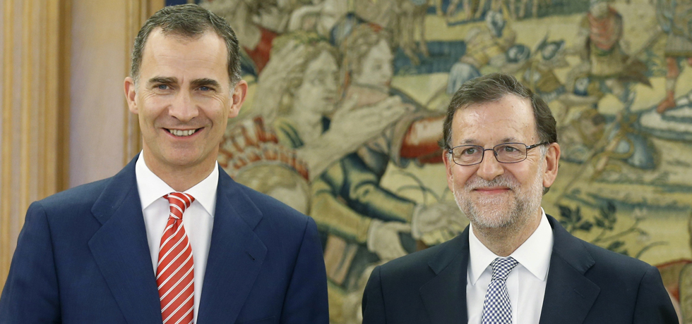 El Rey Felipe VI, con el presidente del Gobierno en funciones, Mariano Rajoy.