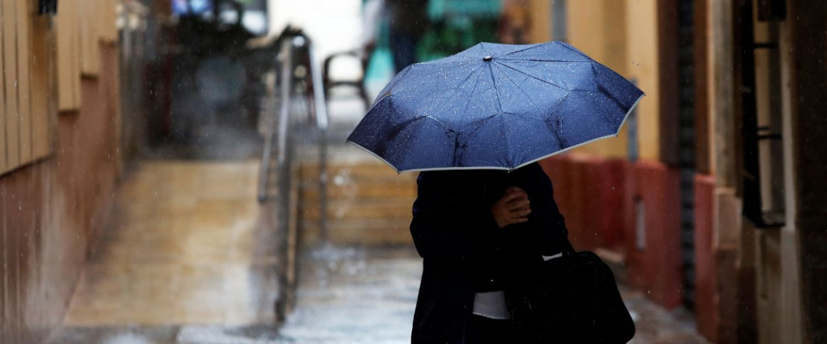 El frente atlántico complica el arranque de la semana en toda España: alertas activadas por lluvia y oleaje