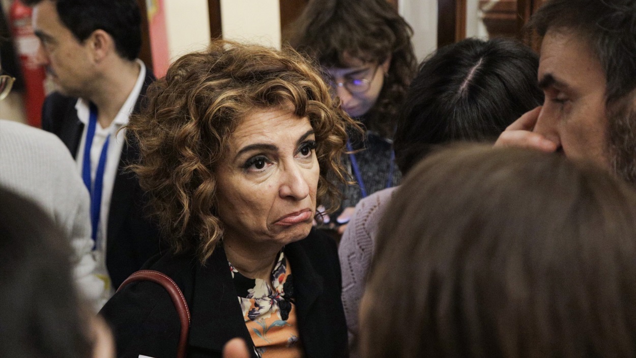 La vicepresidenta primera y ministra de Hacienda, María Jesús Montero, atiende a los medios a su salida de un pleno en el Congreso de los Diputados, a 12 de marzo de 2025, en Madrid (España). EP.