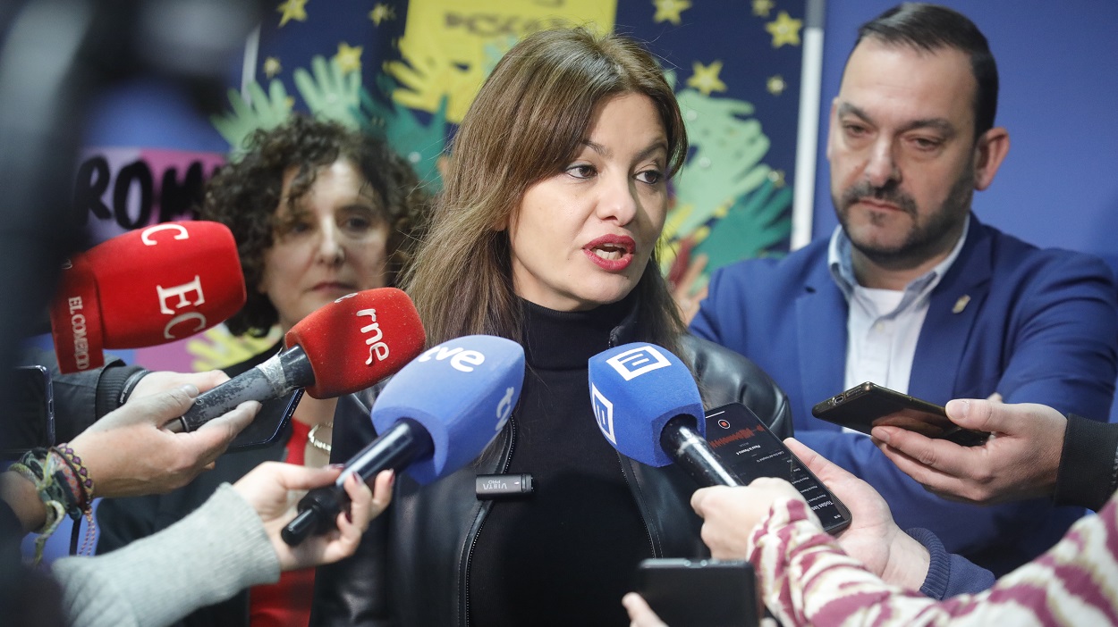 La ministra de Juventud e Infancia, Sira Rego, ofrece declaraciones a los medios durante el acto institucional por el Día Internacional de la Eliminación de la Discriminación Racial. E.P