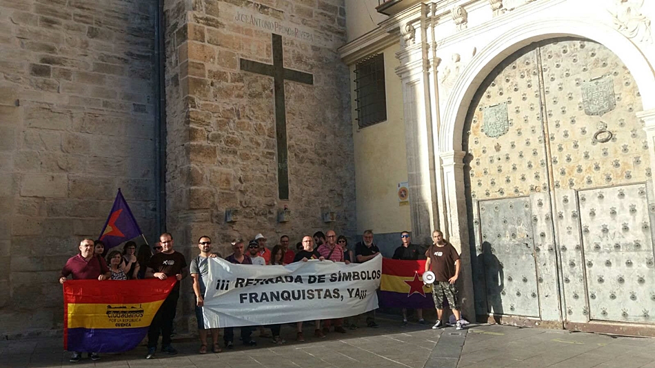 El pasado día 18 de julio se celebró una manifestación contra esta cruz joseantoniana.