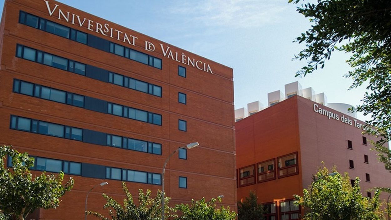 Fachada de la Universidad de Valencia en una imagen de archivo. EP.