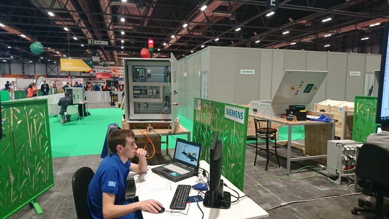 Un estudiante de Formación Profesional Un estudiante de Formación Profesional