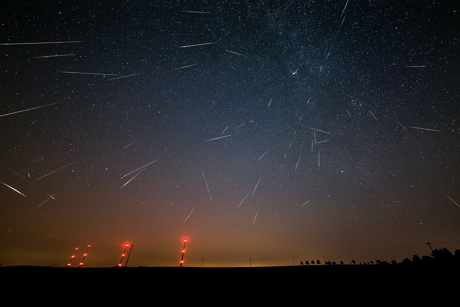 Dos lluvias de estrellas fugaces iluminan el cielo de agosto