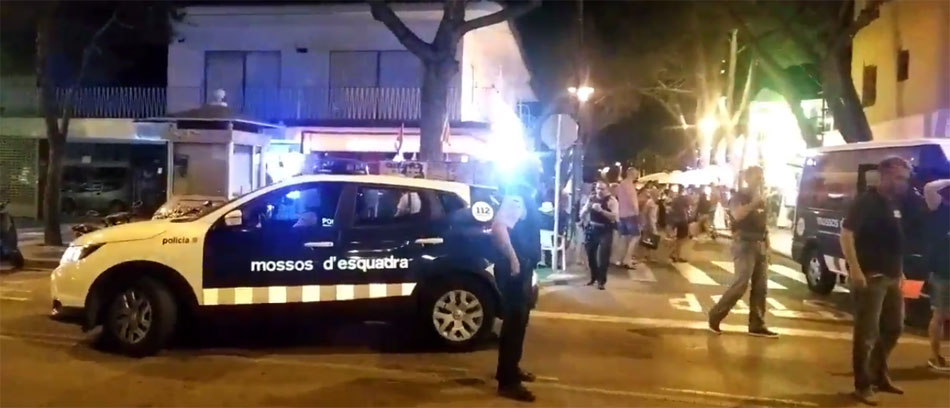 Los Mossos D'Esquadra el pasado martes en Platja D'Aro