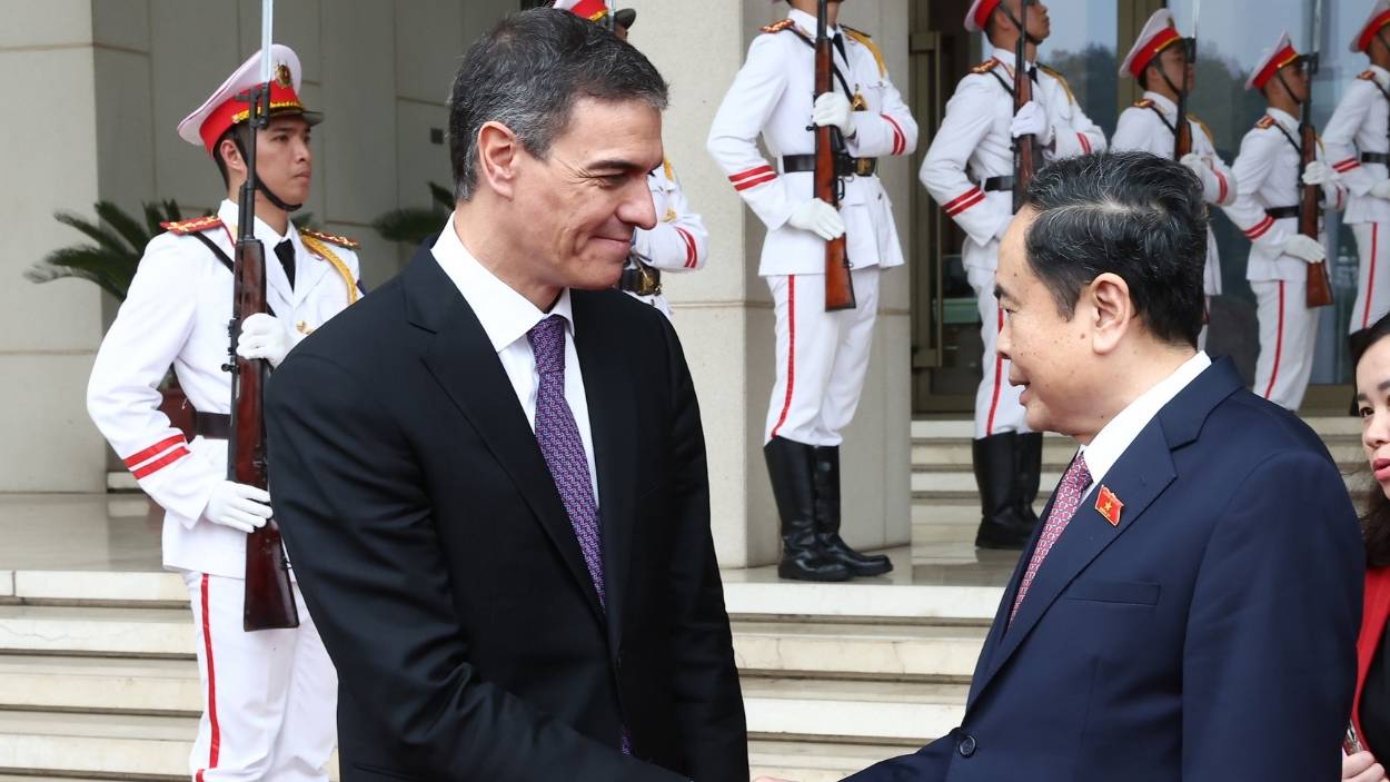 Pedro Sánchez en su viaje a Vietnam con Tran Thanh Man. EP