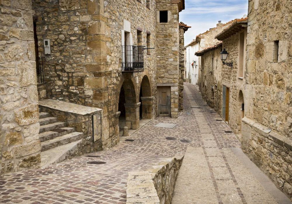 Callejuelas del pueblo medieval de Culla, en Castellón (Foto Turismo Generalitat Valenciana)