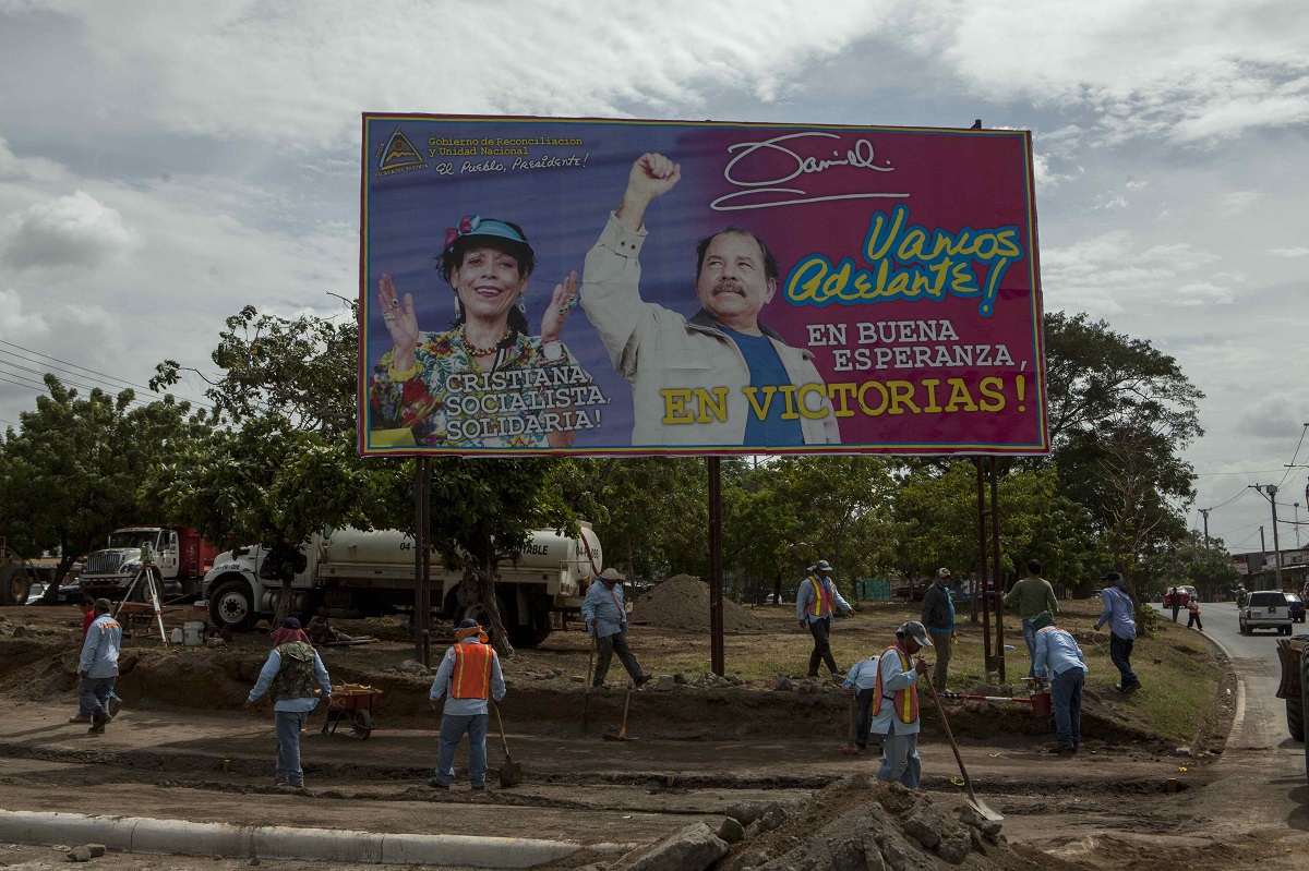 Cartel electoral del candidato a la presidencia de Nicaragua Daniel Ortega y su mujer Rosario Murillo