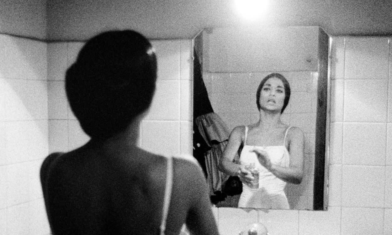 Micaela Flores Amaya 'La Chunga' en el camerino (1965). Fotografía de Colita.
