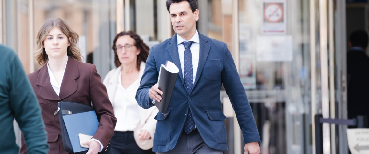 La Fiscalía acusa de "maniobra dilatoria" al novio de Ayuso en su causa por doble fraude fiscal