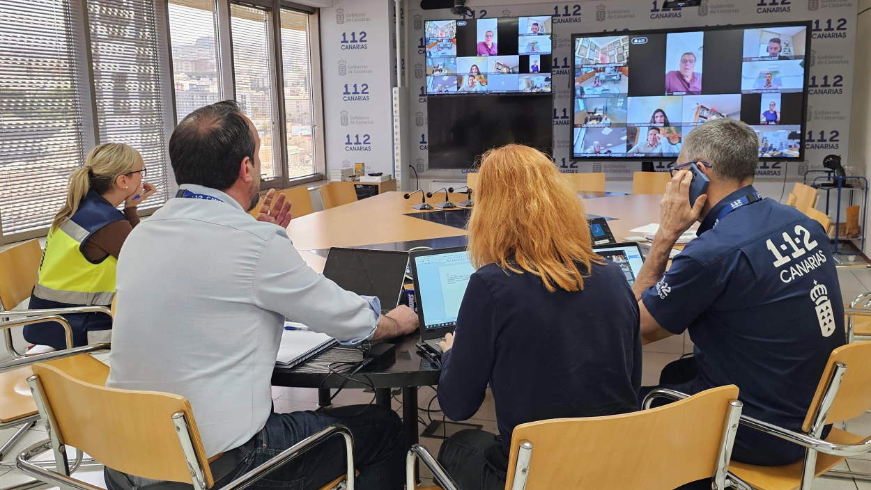 La telefonía cae en Canarias y el Gobierno autonómico activa la emergencia. EP.