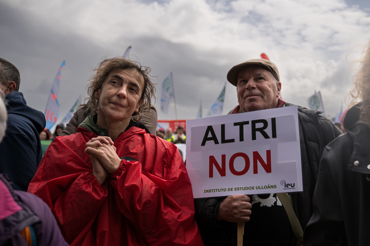 La indignación crece alrededor de los procedimientos que rodean la posible implantación de la macrocelulosa de Altri en el concello lucense de Palas de Rei (Foto: Europa Press).