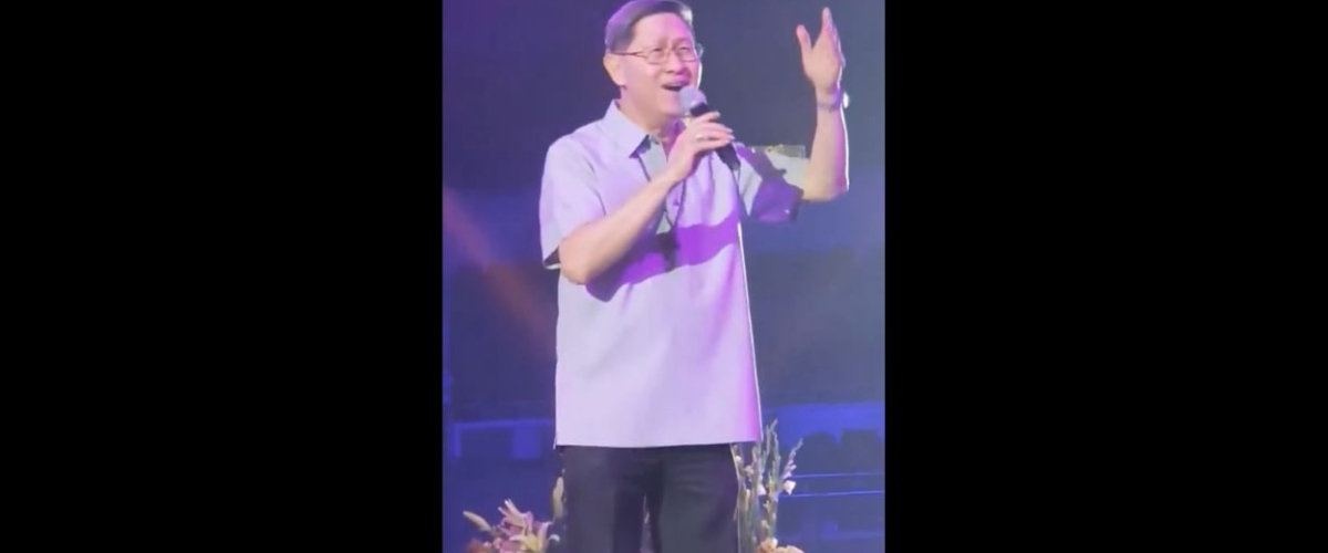El cardenal favorito para suceder al papa Francisco sorprende con sus vídeos cantando
