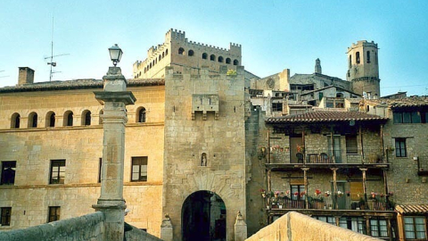 El pueblo de Teruel con un grandioso castillo gótico y rutas al aire libre ideal para escaparse esta primavera