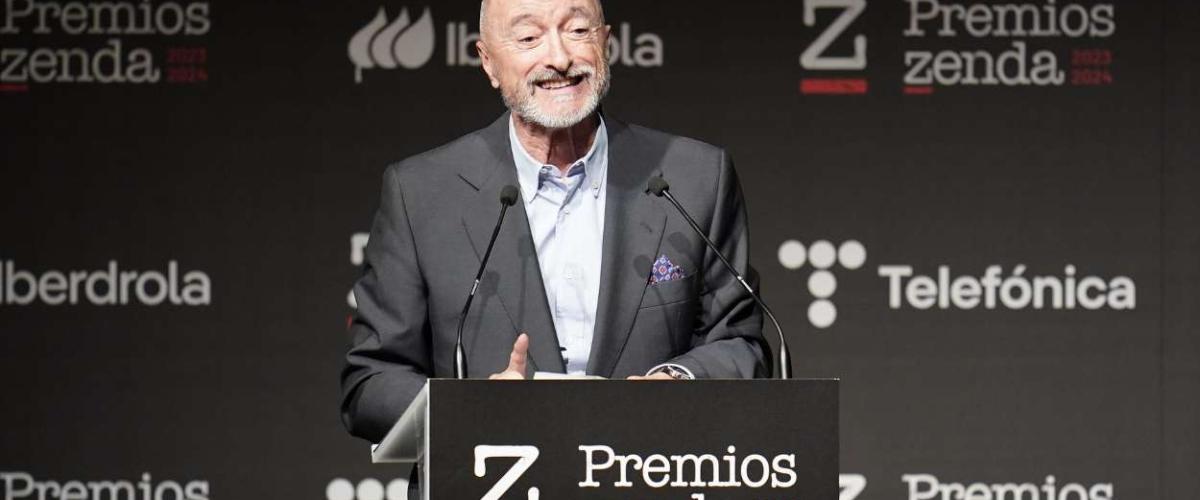Pérez-Reverte no se calla y lanza un dardo a las editoriales: «Muy poca vergüenza»