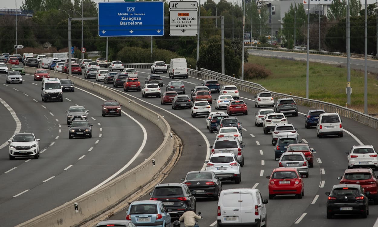 La DGT prevé casi 7,54 millones de desplazamientos por carretera durante el puente de mayo. EP