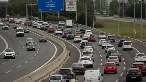 El puente de mayo deja 16 muertos en carretera y colapsos en las salidas de Madrid y Barcelona