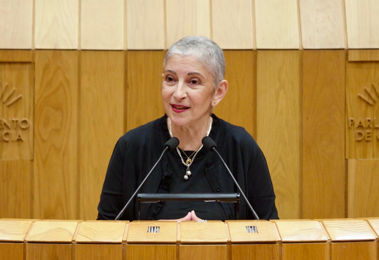 Silvia Longueira, portavoz de Cultura en el Parlamento gallego, durante su intervención (Foto: PSdeG).