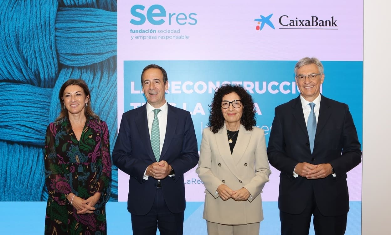 La directora general de Fundación SERES, el consejero delegado de CaixaBank, la presidenta de Cruz Roja Española y el presidente de Fundación SERES (Foto: Caixabank)