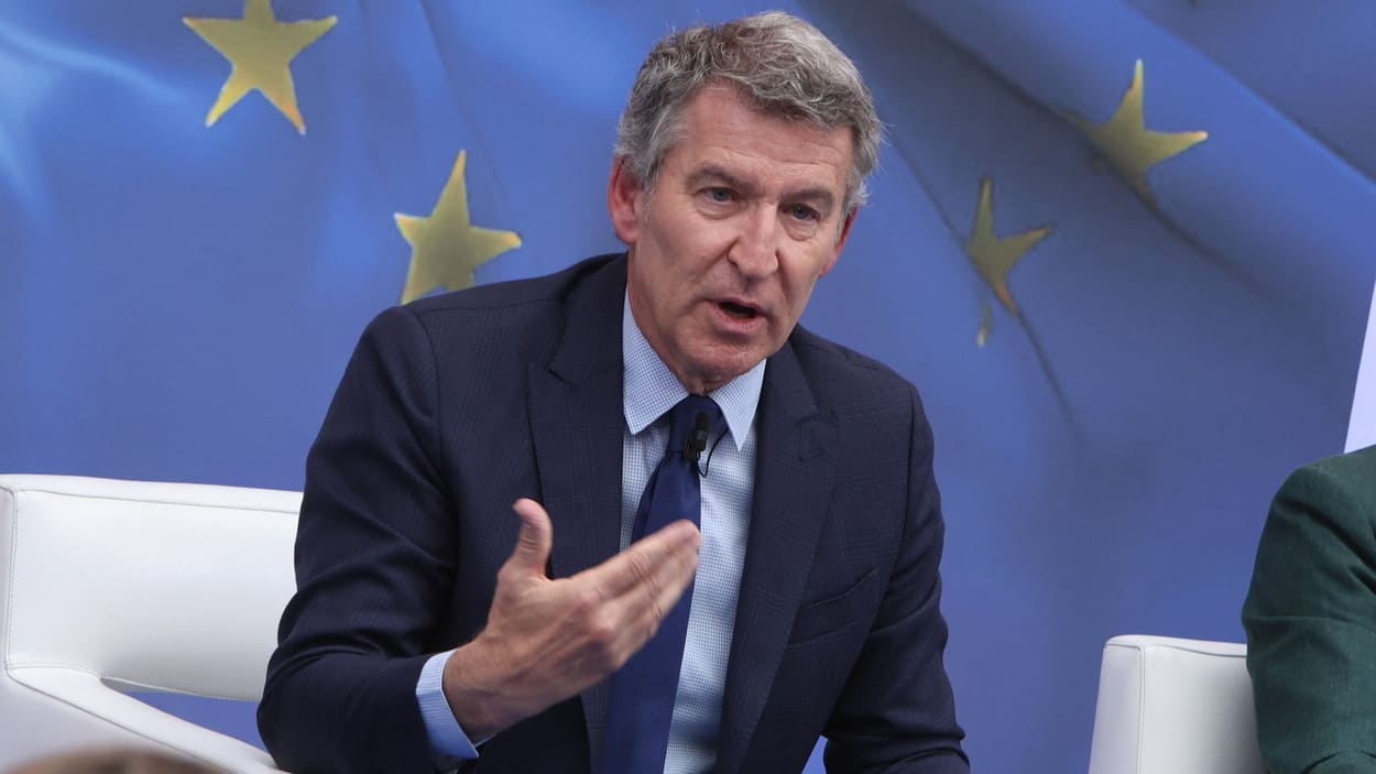 El presidente del PP, Alberto Núñez Feijóo, en un coloquio con motivo del Día de Europa. EP.
